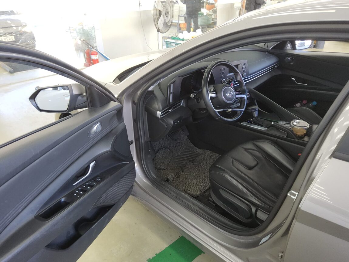 HYUNDAI AVANTE (CN7) 1.6 GASOLINE MODERN 2021 - zdjęcie 10
