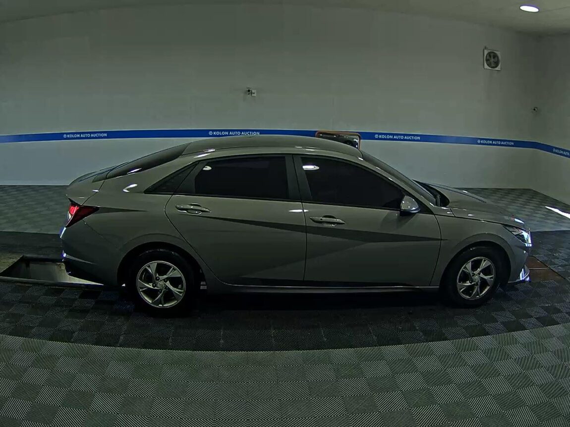 HYUNDAI AVANTE (CN7) 1.6 GASOLINE MODERN 2021 - zdjęcie 4