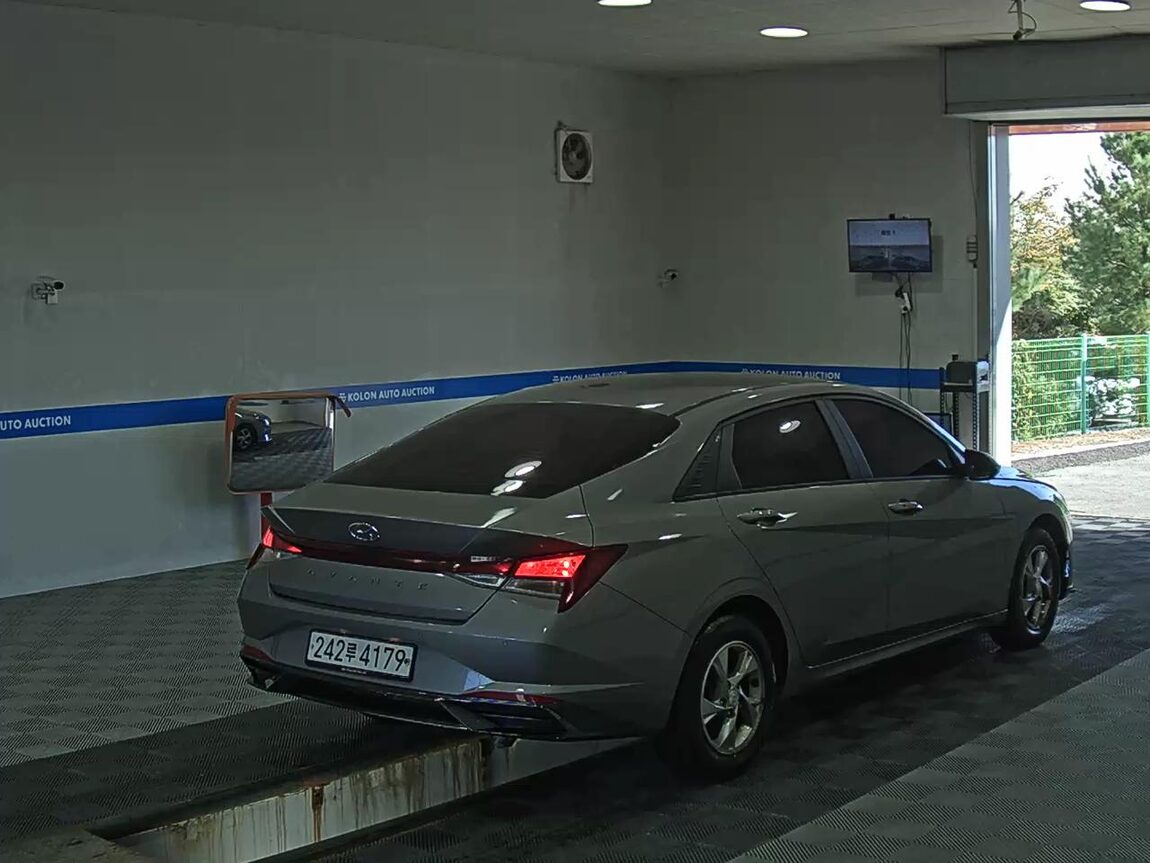 HYUNDAI AVANTE (CN7) 1.6 GASOLINE MODERN 2021 - zdjęcie 5