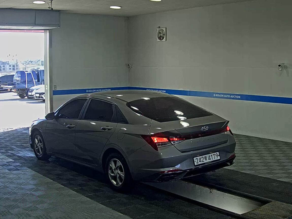 HYUNDAI AVANTE (CN7) 1.6 GASOLINE MODERN 2021 - zdjęcie 6