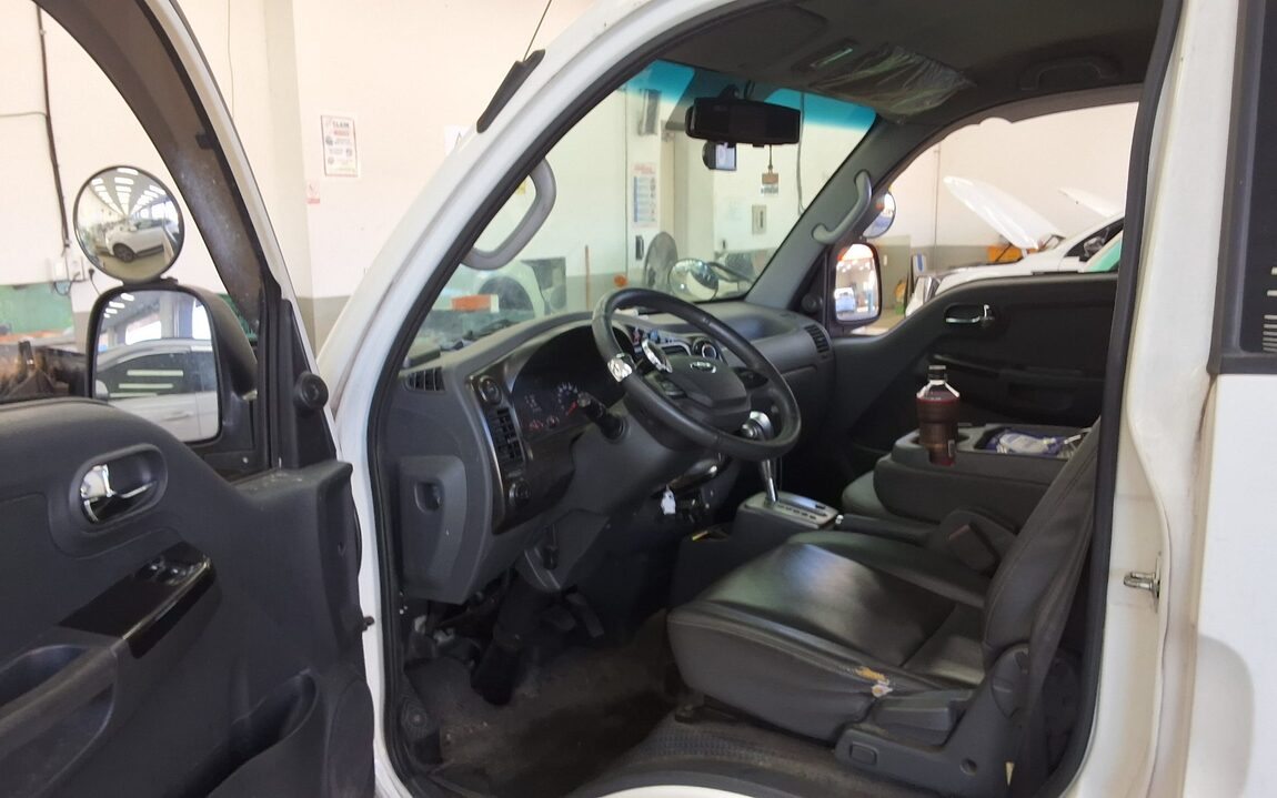 KIA BONGO III CARGO BUILT-IN BOX TRUCK 1 TON KING CAB 2019 - zdjęcie 10