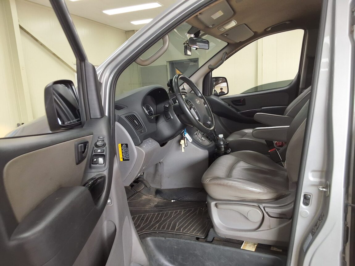 HYUNDAI THE NEW GRAND STAREX 5-SEATER DIESEL VAN SMART 2019 - zdjęcie 11