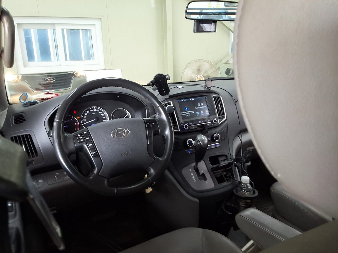 HYUNDAI THE NEW GRAND STAREX 5-SEATER DIESEL VAN SMART 2019 - zdjęcie 12