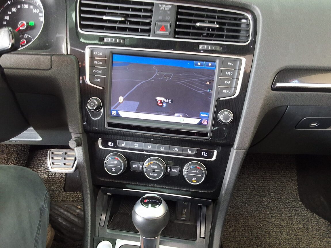 VOLKSWAGEN GOLF (7TH GEN) 2.0 GTI 2015 - zdjęcie 23