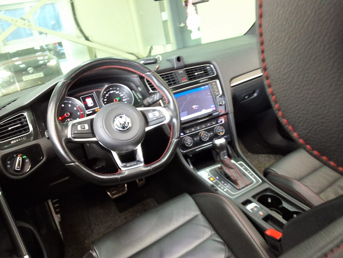 VOLKSWAGEN GOLF (7TH GEN) 2.0 GTI 2015 - zdjęcie 12