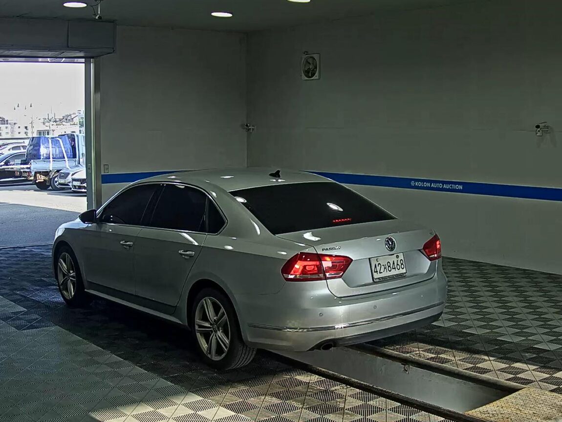 VOLKSWAGEN THE NEW PASSAT (7TH GEN) 2.0 TDI 2014 - zdjęcie 6