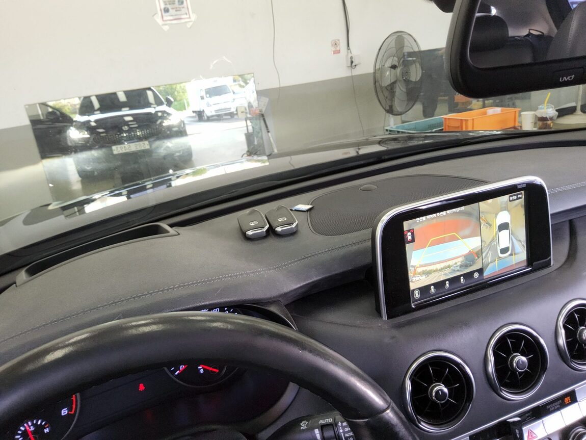 KIA STINGER 2.2 DIESEL PLATINUM 2018 - zdjęcie 18