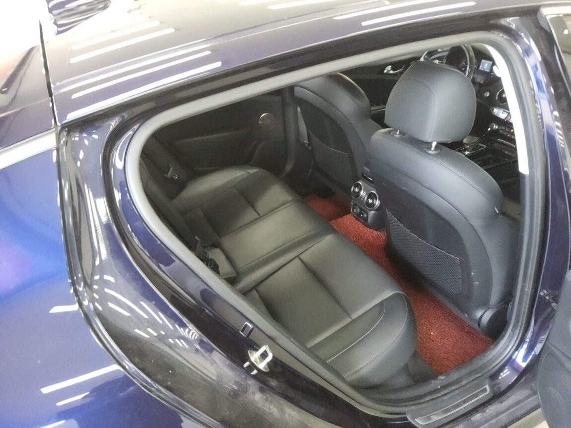 KIA STINGER 2.2 DIESEL PLATINUM 2018 - zdjęcie 13