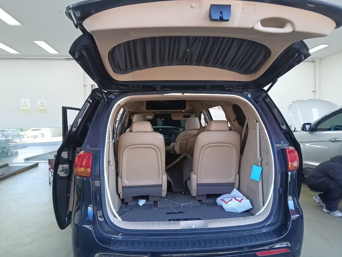 KIA ALL NEW CARNIVAL HI-LIMOUSINE DIESEL 9-SEATER PRESTIGE 2015 - zdjęcie 15