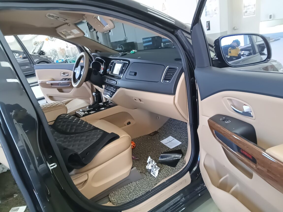 KIA ALL NEW CARNIVAL HI-LIMOUSINE DIESEL 9-SEATER PRESTIGE 2015 - zdjęcie 14