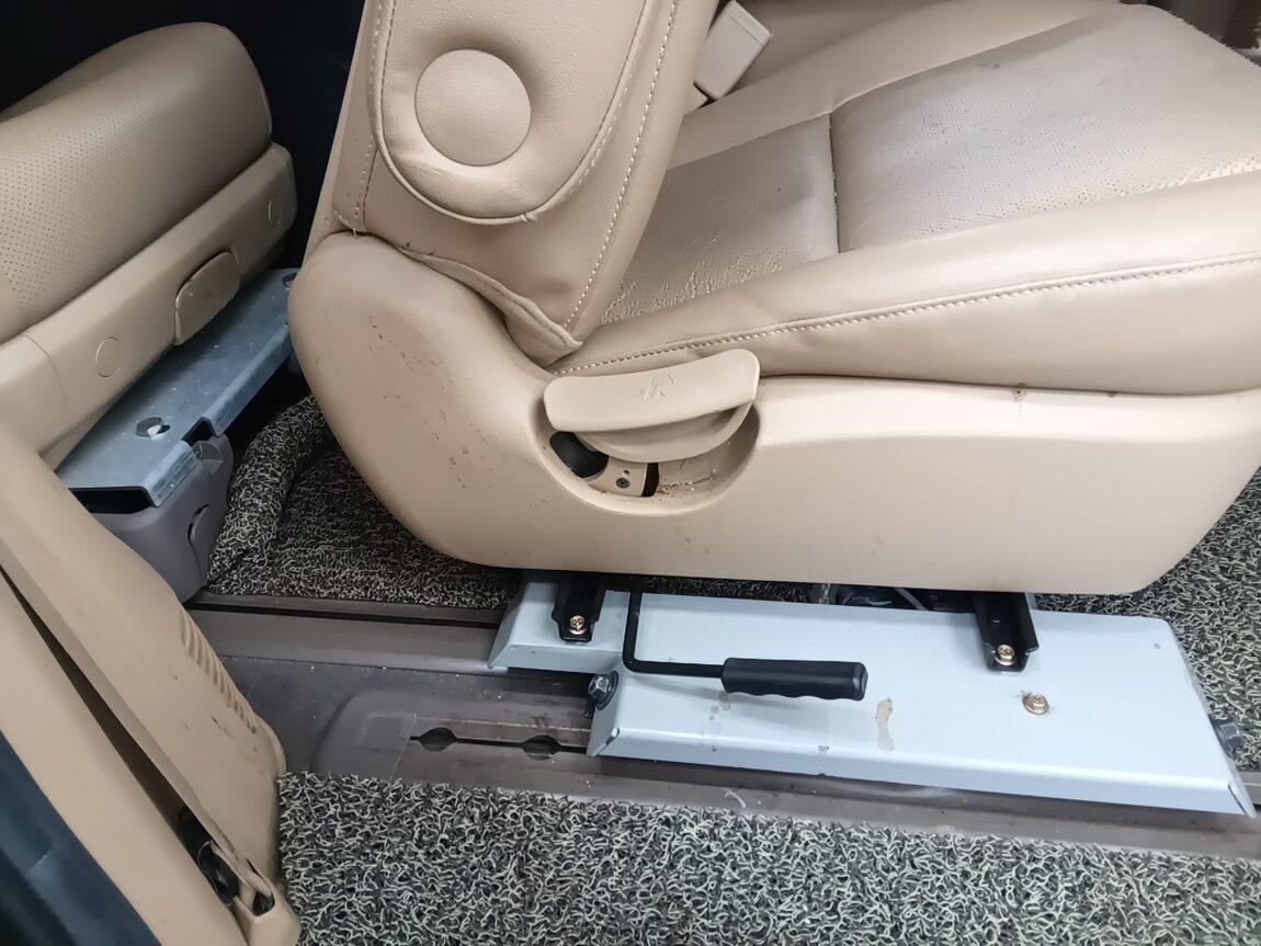 KIA ALL NEW CARNIVAL HI-LIMOUSINE DIESEL 9-SEATER PRESTIGE 2015 - zdjęcie 24