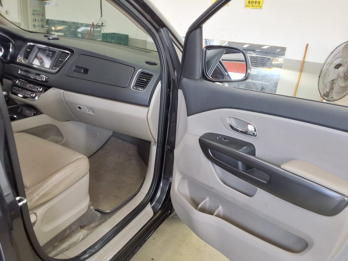 KIA THE NEW CARNIVAL 9-SEATER DIESEL LUXURY 2019 - zdjęcie 14