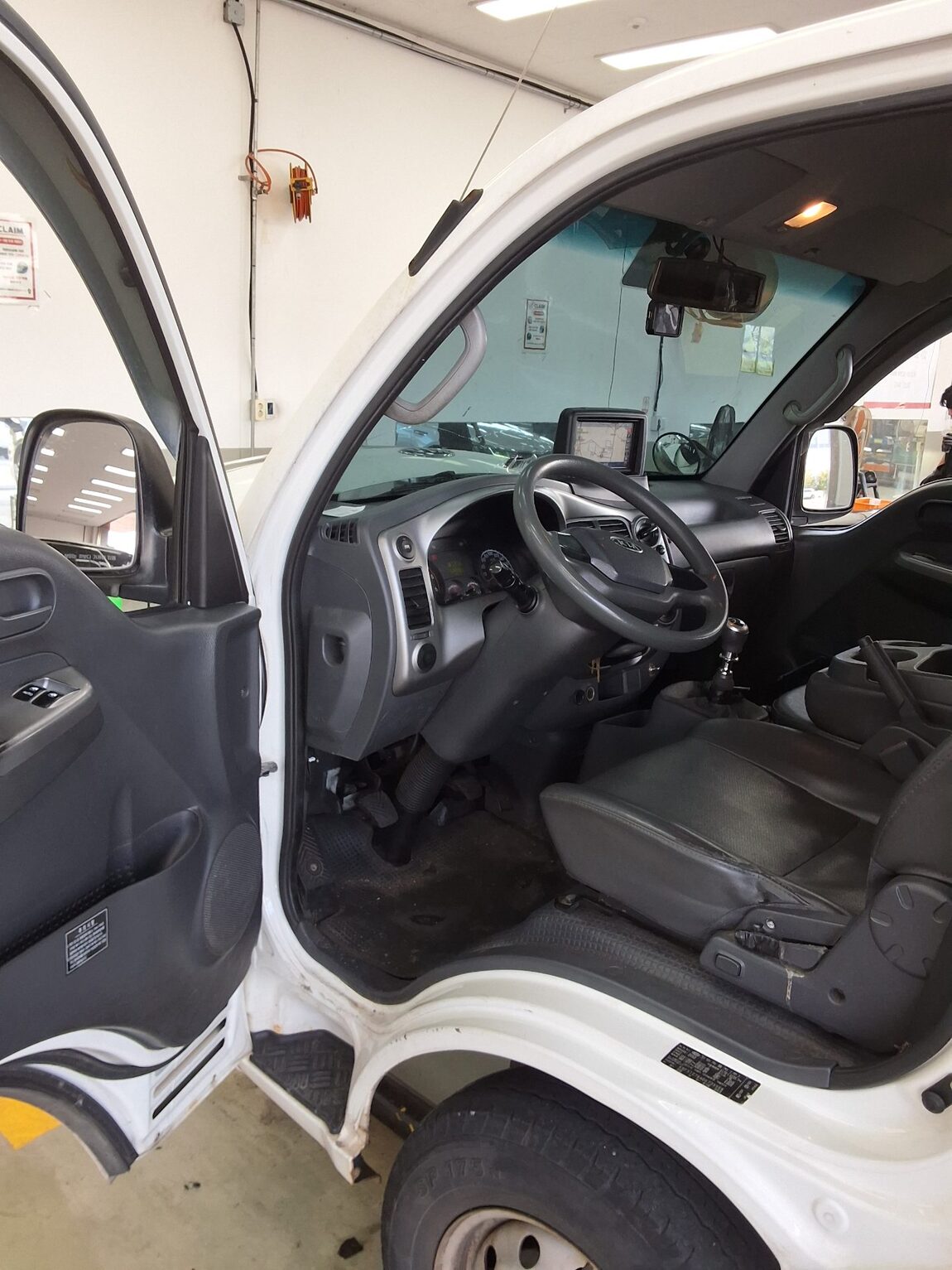 KIA BONGO III CARGO FREEZER BOX TRUCK 1 TON KING CAB 2013 - zdjęcie 10