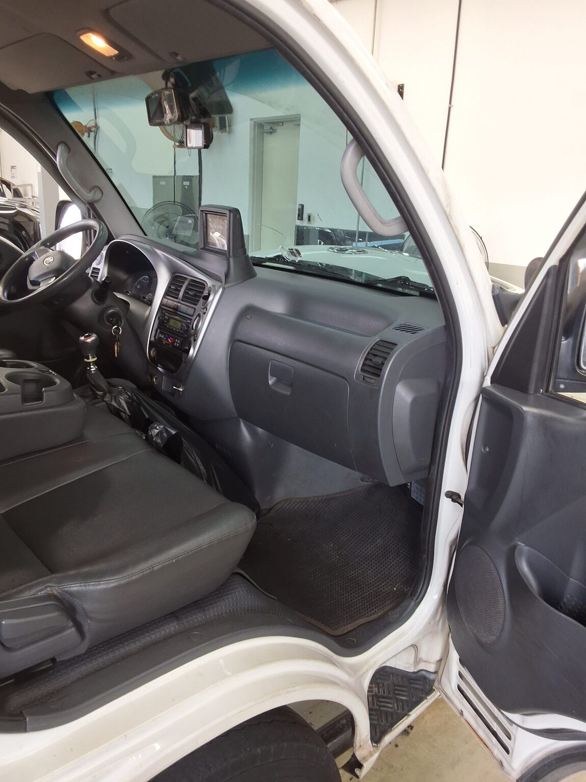 KIA BONGO III CARGO FREEZER BOX TRUCK 1 TON KING CAB 2013 - zdjęcie 12