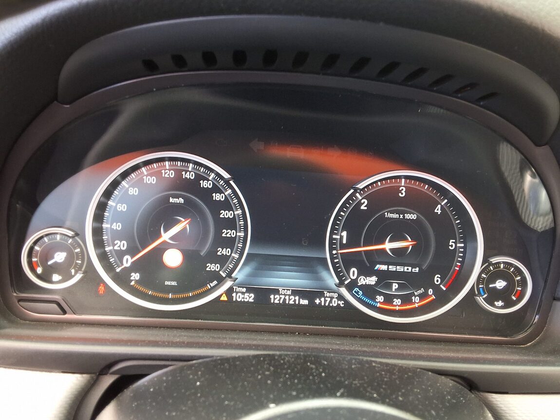 BMW 5 SERIES (6TH GEN) M550d xDRIVE 2015 - zdjęcie 10