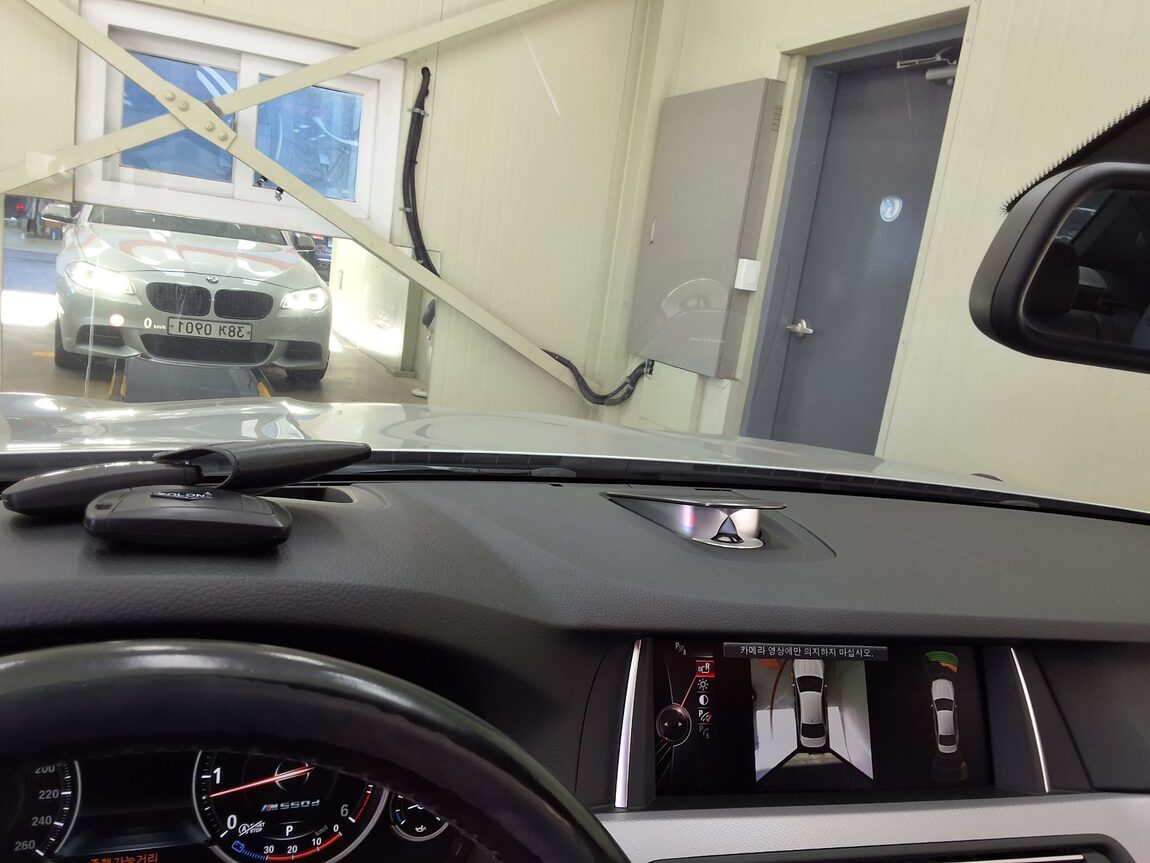 BMW 5 SERIES (6TH GEN) M550d xDRIVE 2015 - zdjęcie 25