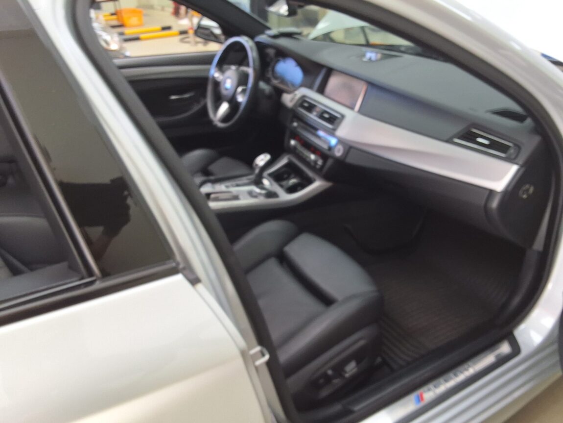 BMW 5 SERIES (6TH GEN) M550d xDRIVE 2015 - zdjęcie 15