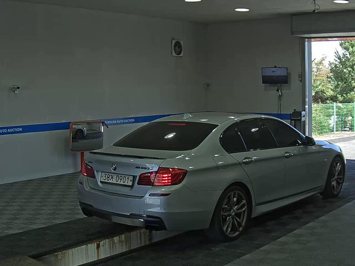 BMW 5 SERIES (6TH GEN) M550d xDRIVE 2015 - zdjęcie 5