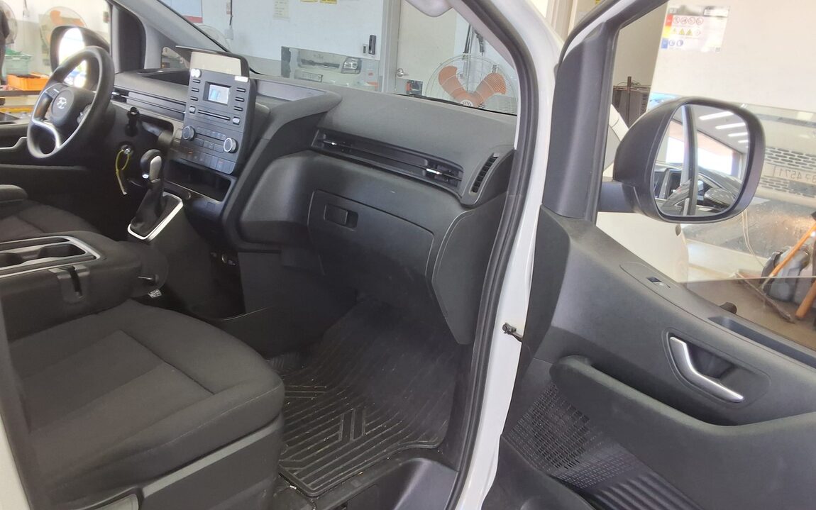 HYUNDAI STARIA 2.2 DIESEL CARGO 3-SEATER SMART 2023 - zdjęcie 14