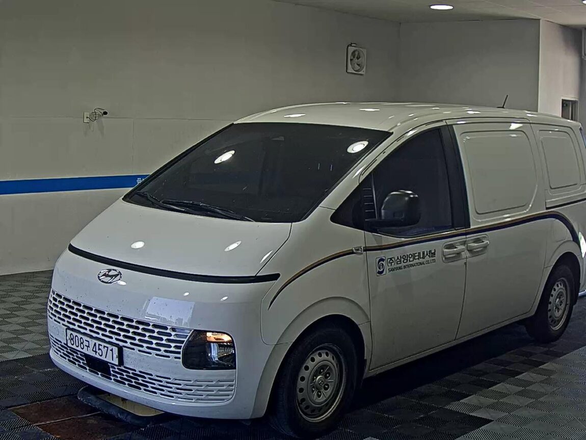 HYUNDAI STARIA 2.2 DIESEL CARGO 3-SEATER SMART 2023 - zdjęcie 2