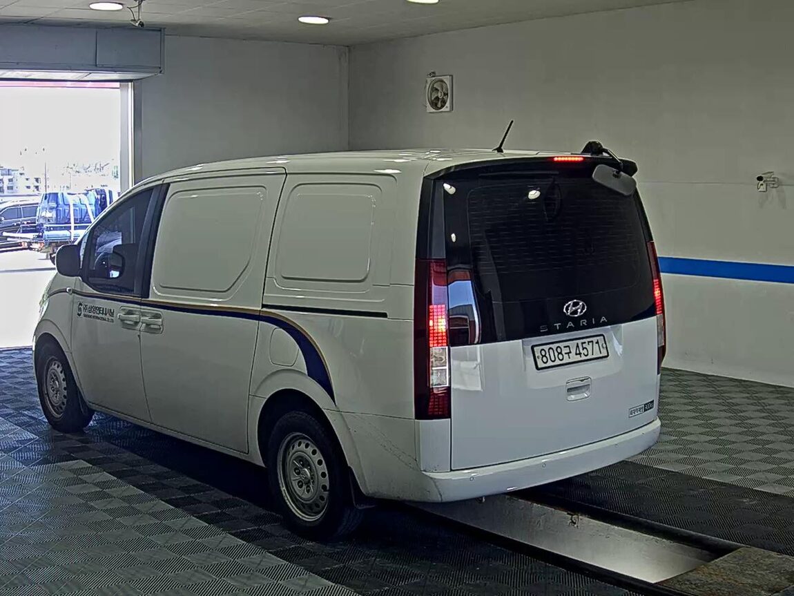 HYUNDAI STARIA 2.2 DIESEL CARGO 3-SEATER SMART 2023 - zdjęcie 6