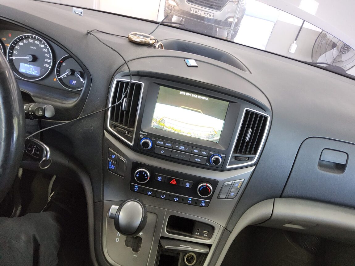 HYUNDAI THE NEW GRAND STAREX 5-SEATER DIESEL VAN MODERN 2019 - zdjęcie 18