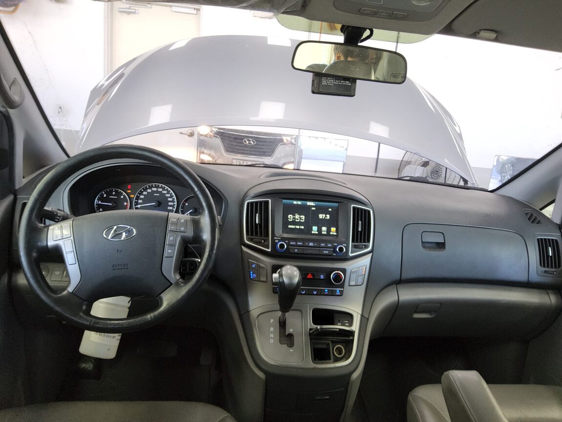 HYUNDAI THE NEW GRAND STAREX 5-SEATER DIESEL VAN MODERN 2019 - zdjęcie 11