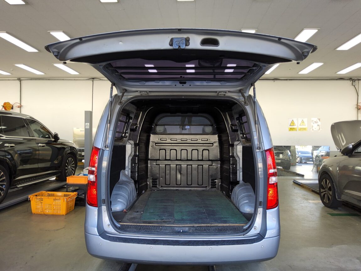 HYUNDAI THE NEW GRAND STAREX 5-SEATER DIESEL VAN MODERN 2019 - zdjęcie 15