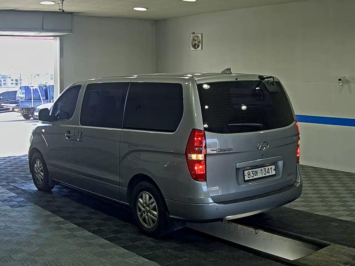 HYUNDAI THE NEW GRAND STAREX 5-SEATER DIESEL VAN MODERN 2019 - zdjęcie 6