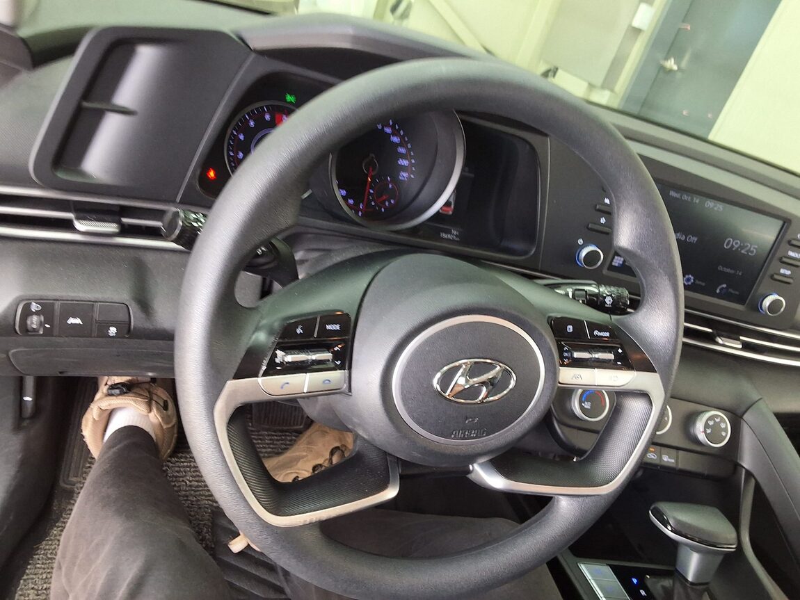 HYUNDAI AVANTE (CN7) 1.6 LPI STANDARD STYLE 2021 - zdjęcie 23