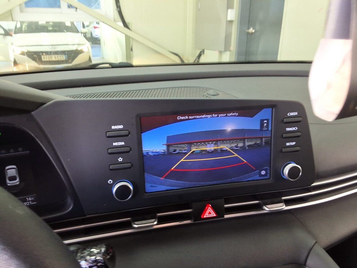 HYUNDAI AVANTE (CN7) 1.6 LPI STANDARD STYLE 2021 - zdjęcie 25