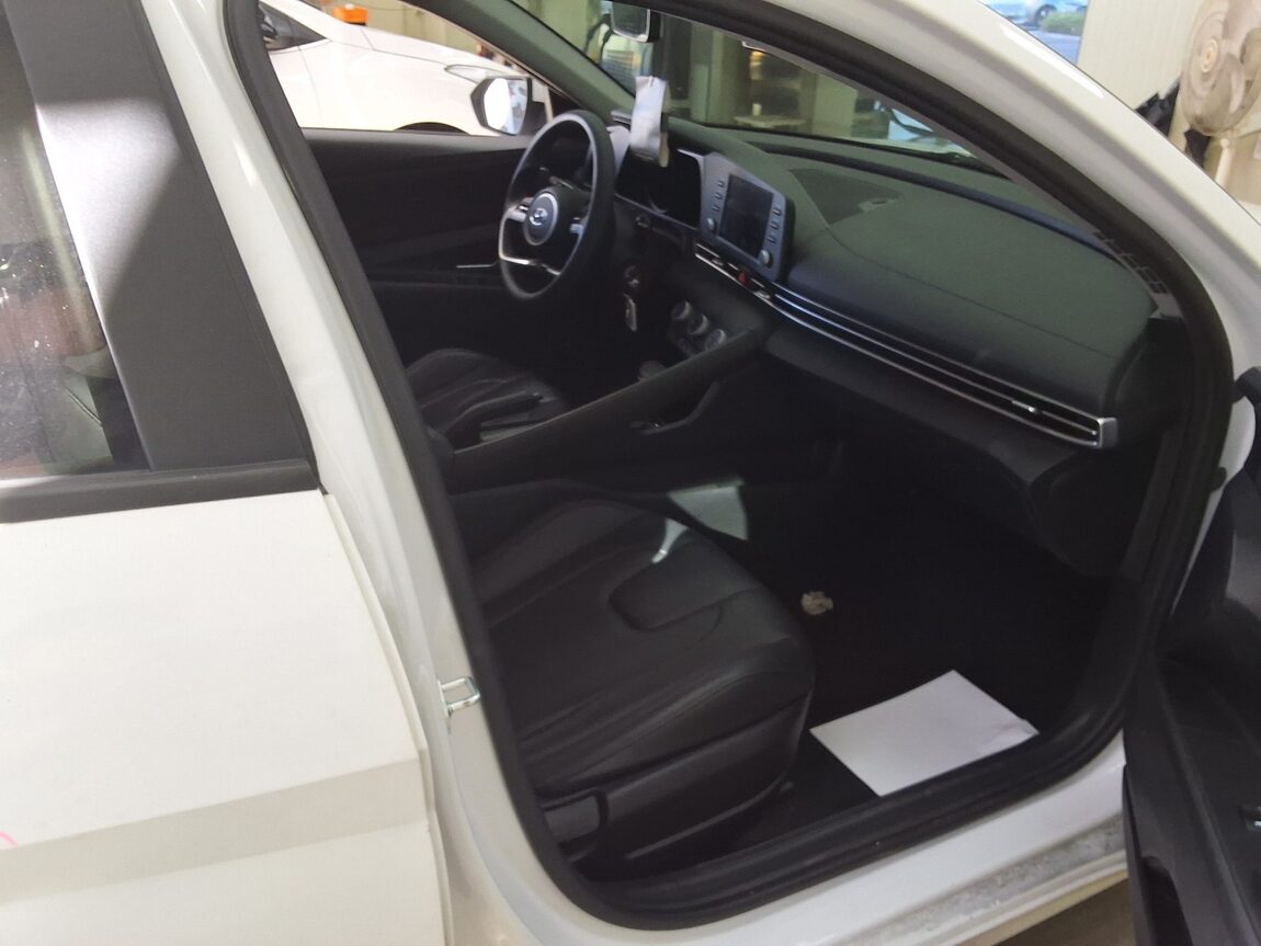 HYUNDAI AVANTE (CN7) 1.6 LPI STANDARD STYLE 2021 - zdjęcie 15