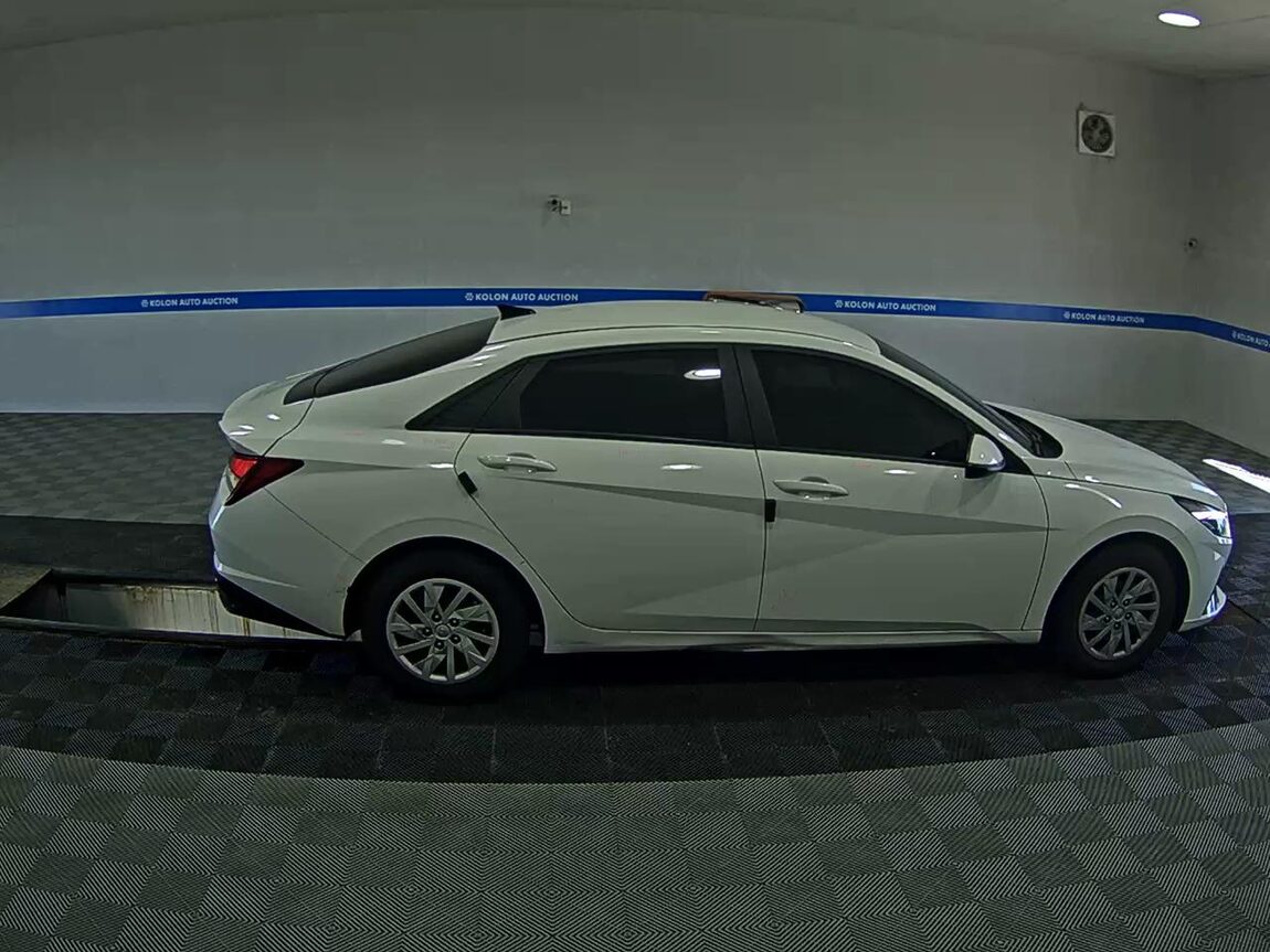 HYUNDAI AVANTE (CN7) 1.6 LPI STANDARD STYLE 2021 - zdjęcie 4