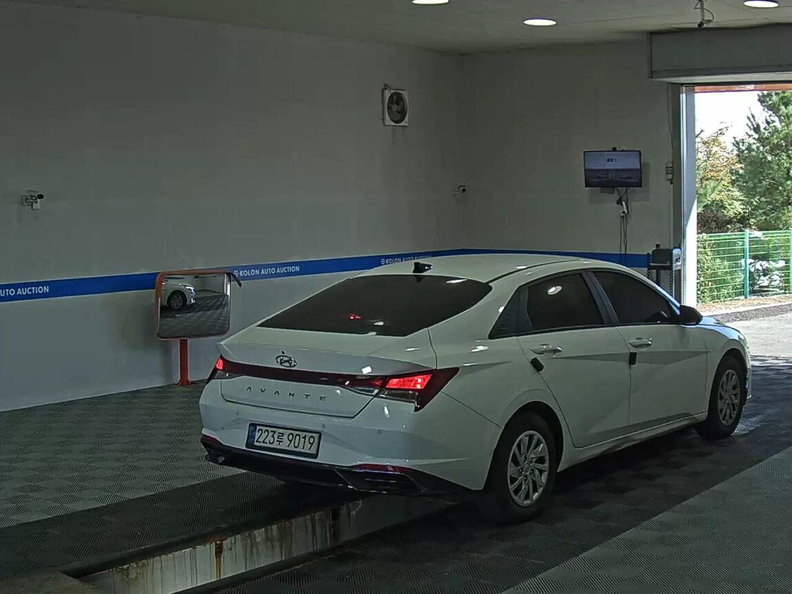 HYUNDAI AVANTE (CN7) 1.6 LPI STANDARD STYLE 2021 - zdjęcie 5