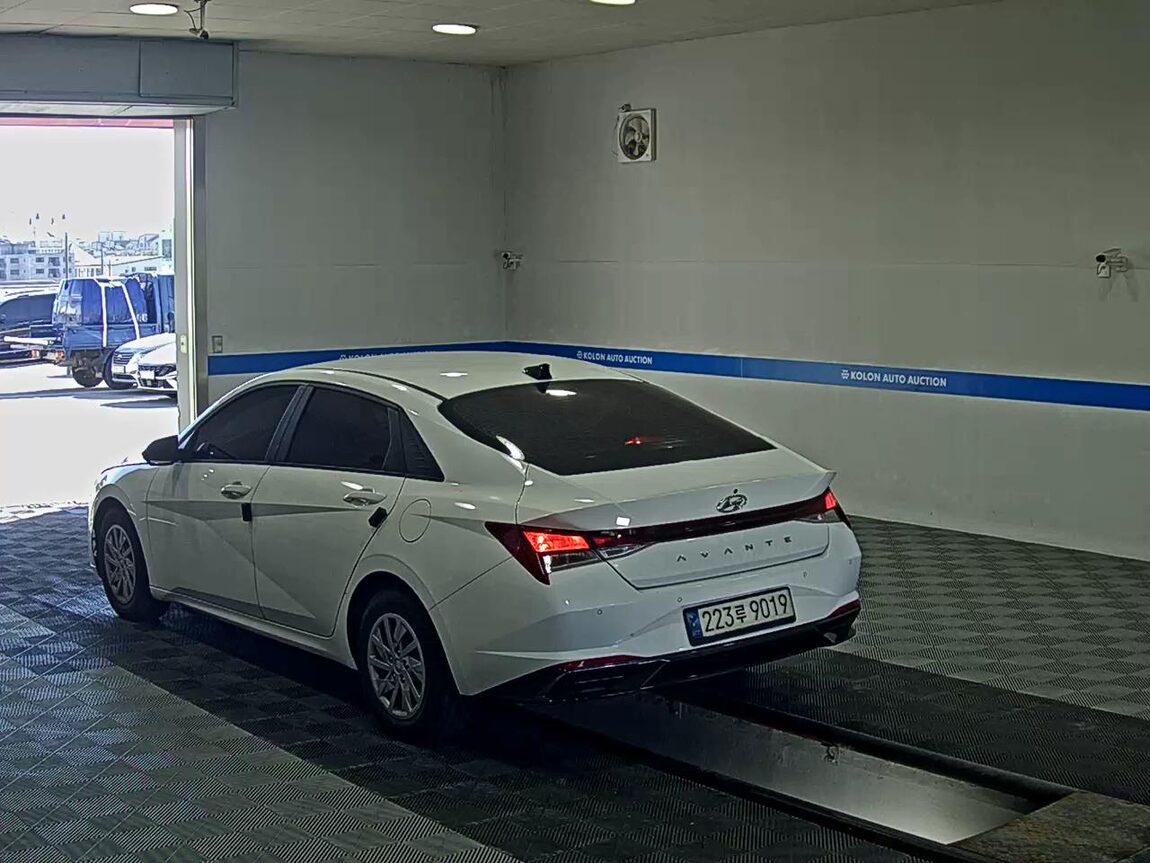 HYUNDAI AVANTE (CN7) 1.6 LPI STANDARD STYLE 2021 - zdjęcie 6