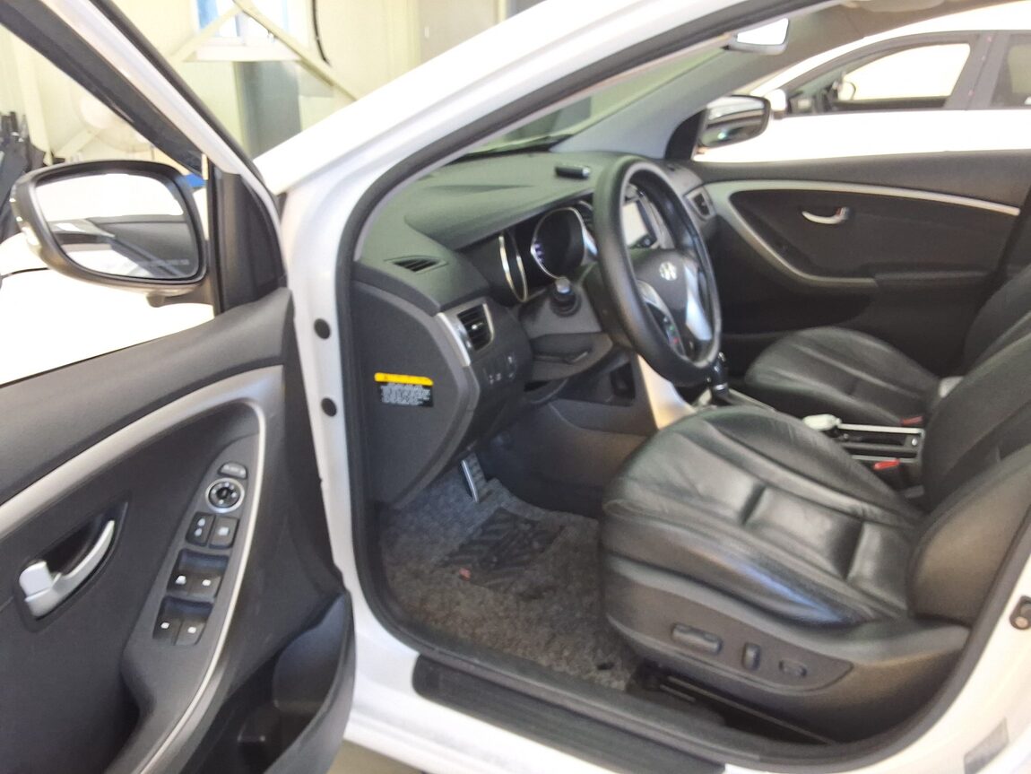 HYUNDAI NEW i30 1.6 GDi EXTREME 2012 - zdjęcie 11
