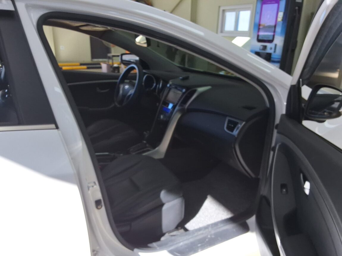 HYUNDAI NEW i30 1.6 GDi EXTREME 2012 - zdjęcie 15