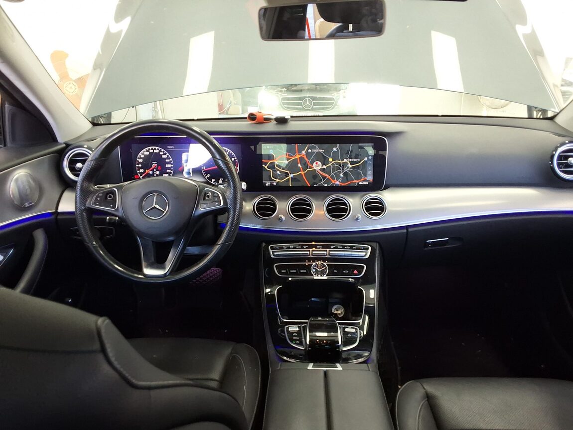 MERCEDES-BENZ E-CLASS (5TH GEN) E300 AVANTGARDE NIGHT PACK 2017 - zdjęcie 11