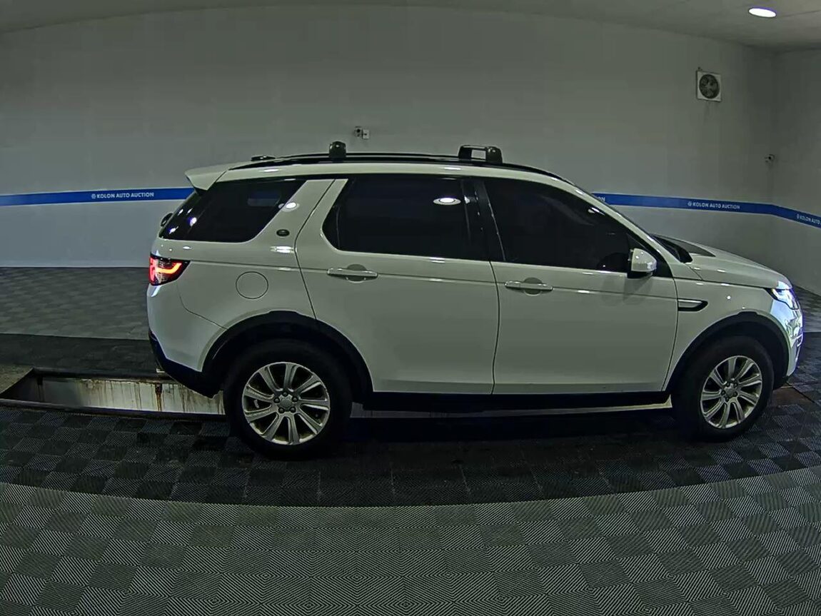 LAND ROVER DISCOVERY SPORT 2.0 TD4 SE 2016 - zdjęcie 4