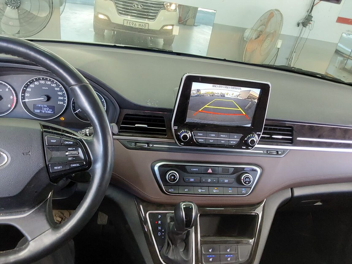 HYUNDAI THE NEW GRAND STAREX 9-SEATER DIESEL EXCLUSIVE 2019 - zdjęcie 17