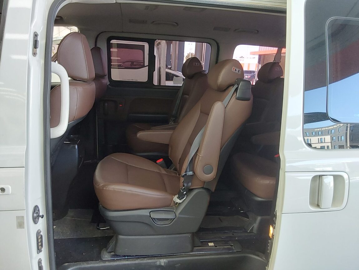 HYUNDAI THE NEW GRAND STAREX 9-SEATER DIESEL EXCLUSIVE 2019 - zdjęcie 12