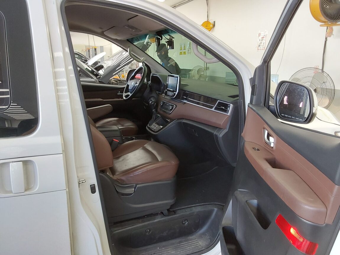 HYUNDAI THE NEW GRAND STAREX 9-SEATER DIESEL EXCLUSIVE 2019 - zdjęcie 14