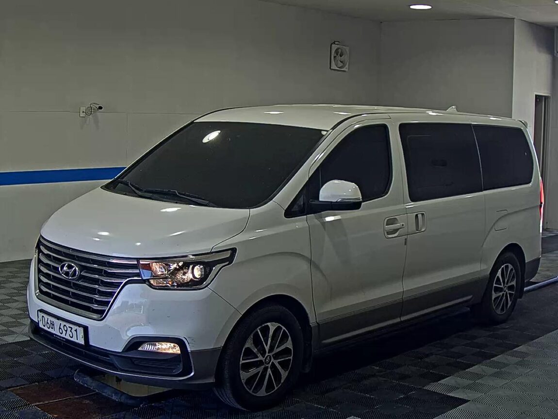 HYUNDAI THE NEW GRAND STAREX 9-SEATER DIESEL EXCLUSIVE 2019 - zdjęcie 2