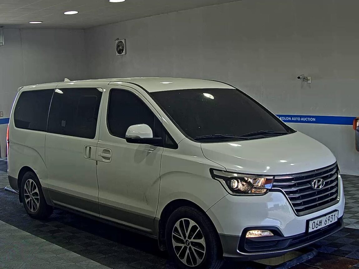 HYUNDAI THE NEW GRAND STAREX 9-SEATER DIESEL EXCLUSIVE 2019 - zdjęcie 3