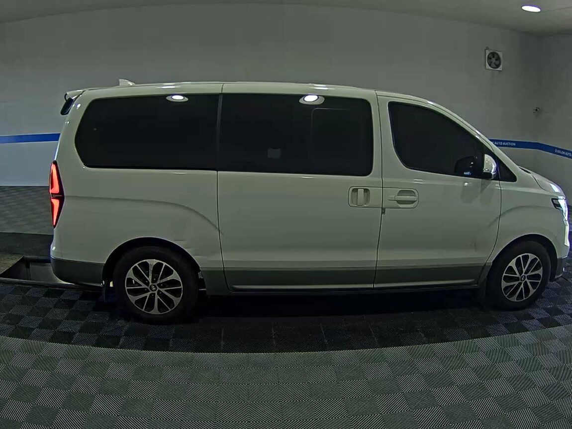 HYUNDAI THE NEW GRAND STAREX 9-SEATER DIESEL EXCLUSIVE 2019 - zdjęcie 4