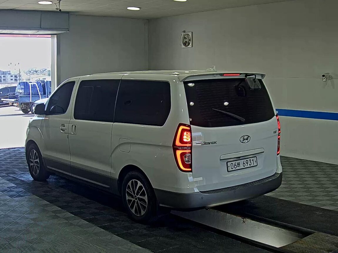 HYUNDAI THE NEW GRAND STAREX 9-SEATER DIESEL EXCLUSIVE 2019 - zdjęcie 6
