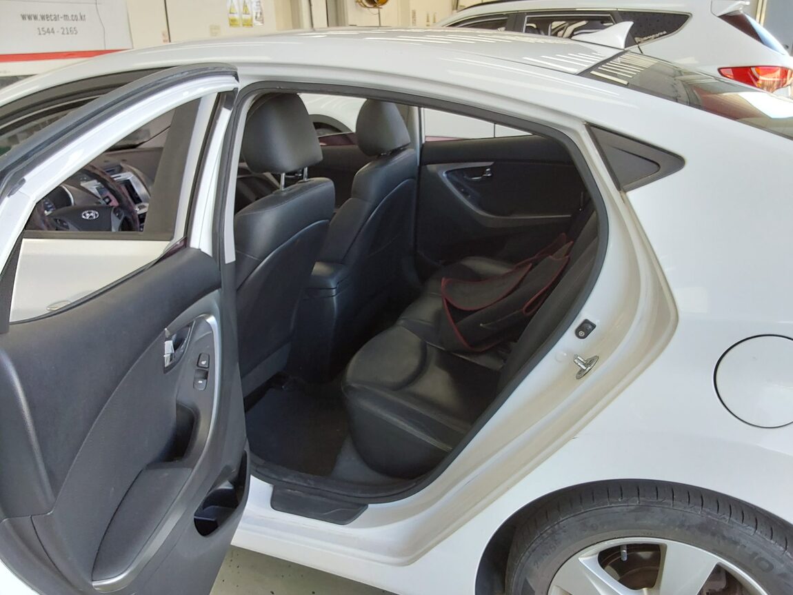 HYUNDAI AVANTE MD M16 GDi PREMIER 2012 - zdjęcie 12