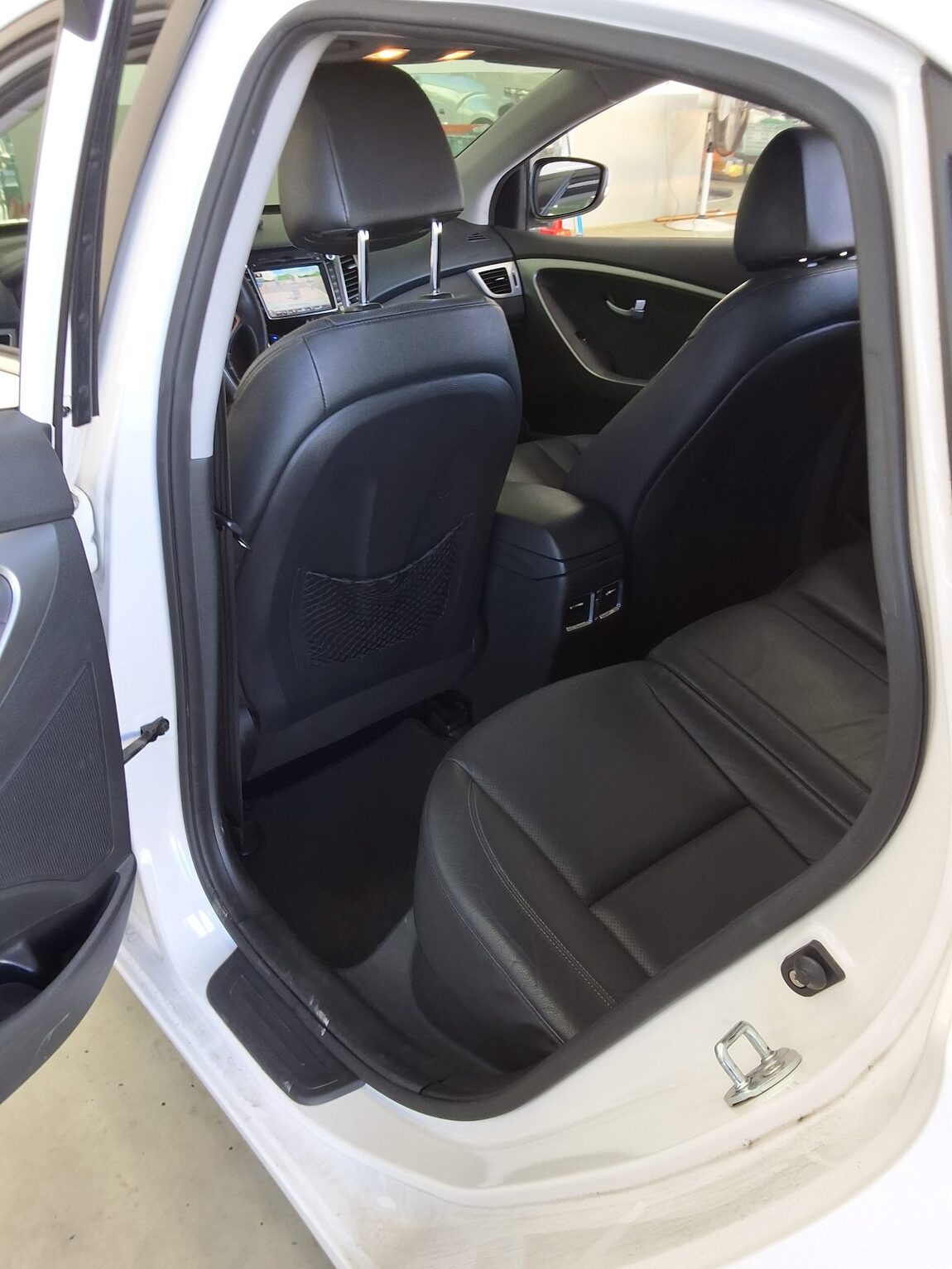 HYUNDAI NEW i30 1.6 GDi EXTREME 2012 - zdjęcie 12