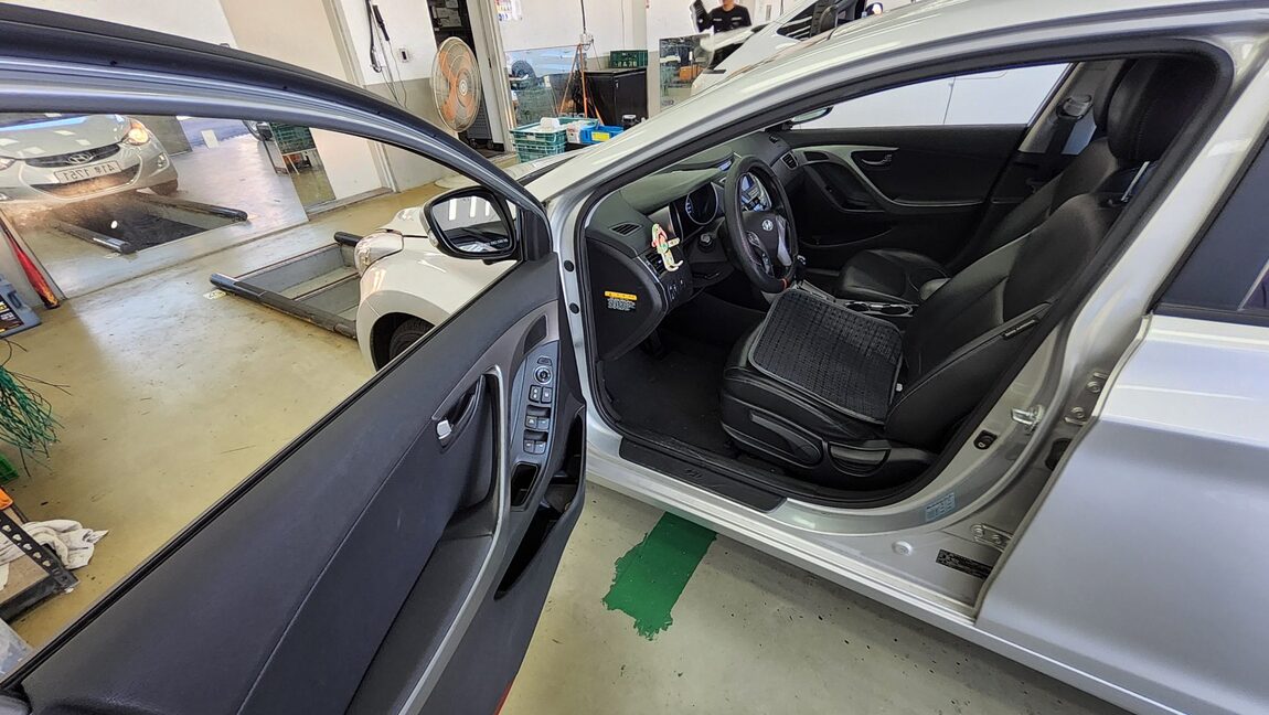 HYUNDAI AVANTE MD M16 GDi SMART 2013 - zdjęcie 10