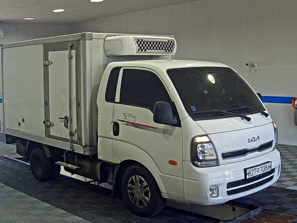 KIA THE NEW BONGO III CARGO FREEZER BOX TRUCK STANDARD MODEL 2022 - zdjęcie 3